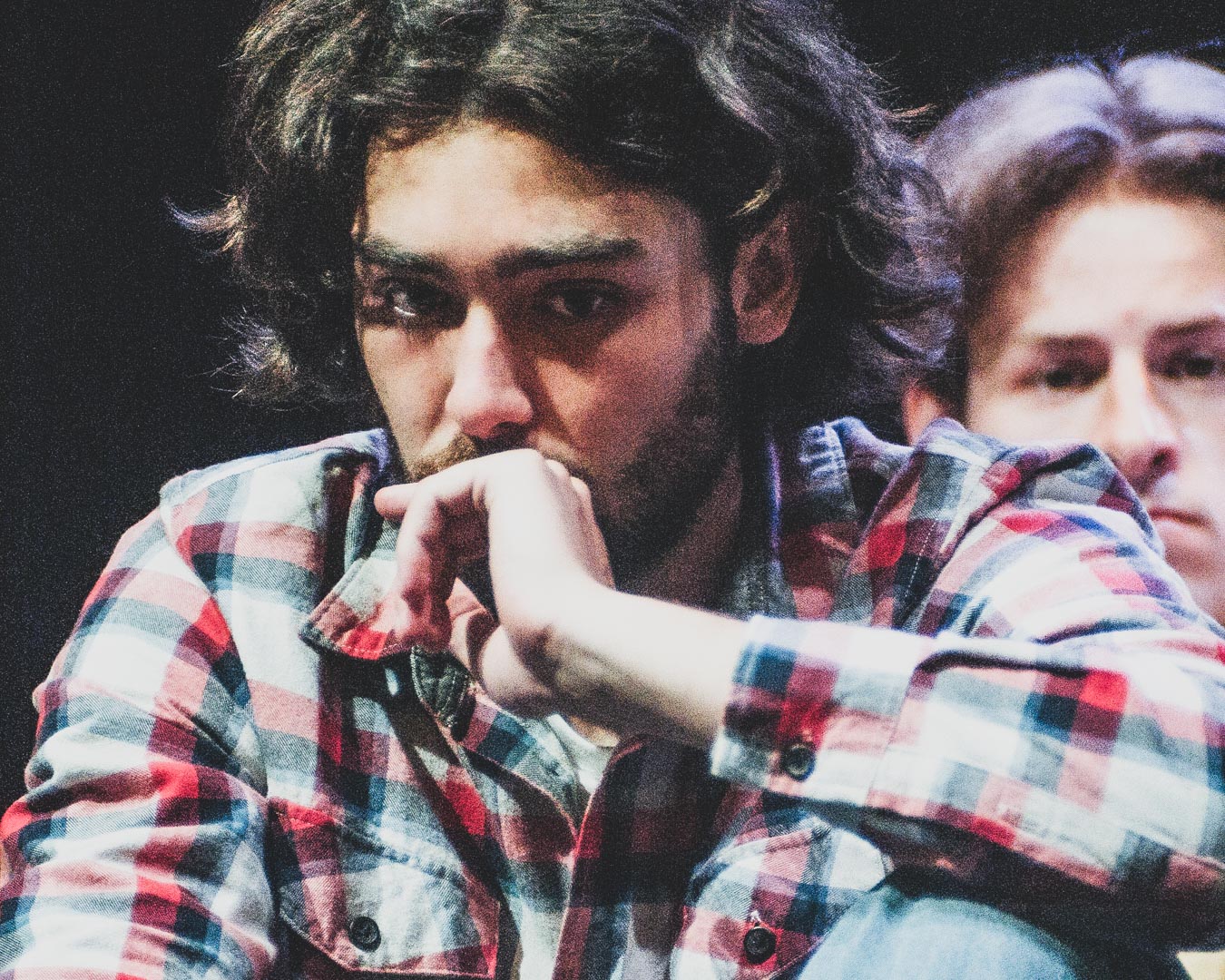 Un élève d'une école de théâtre Paris avant un concours national