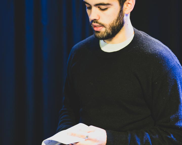 Un acteur à Paris passant un casting pour le cinéma.