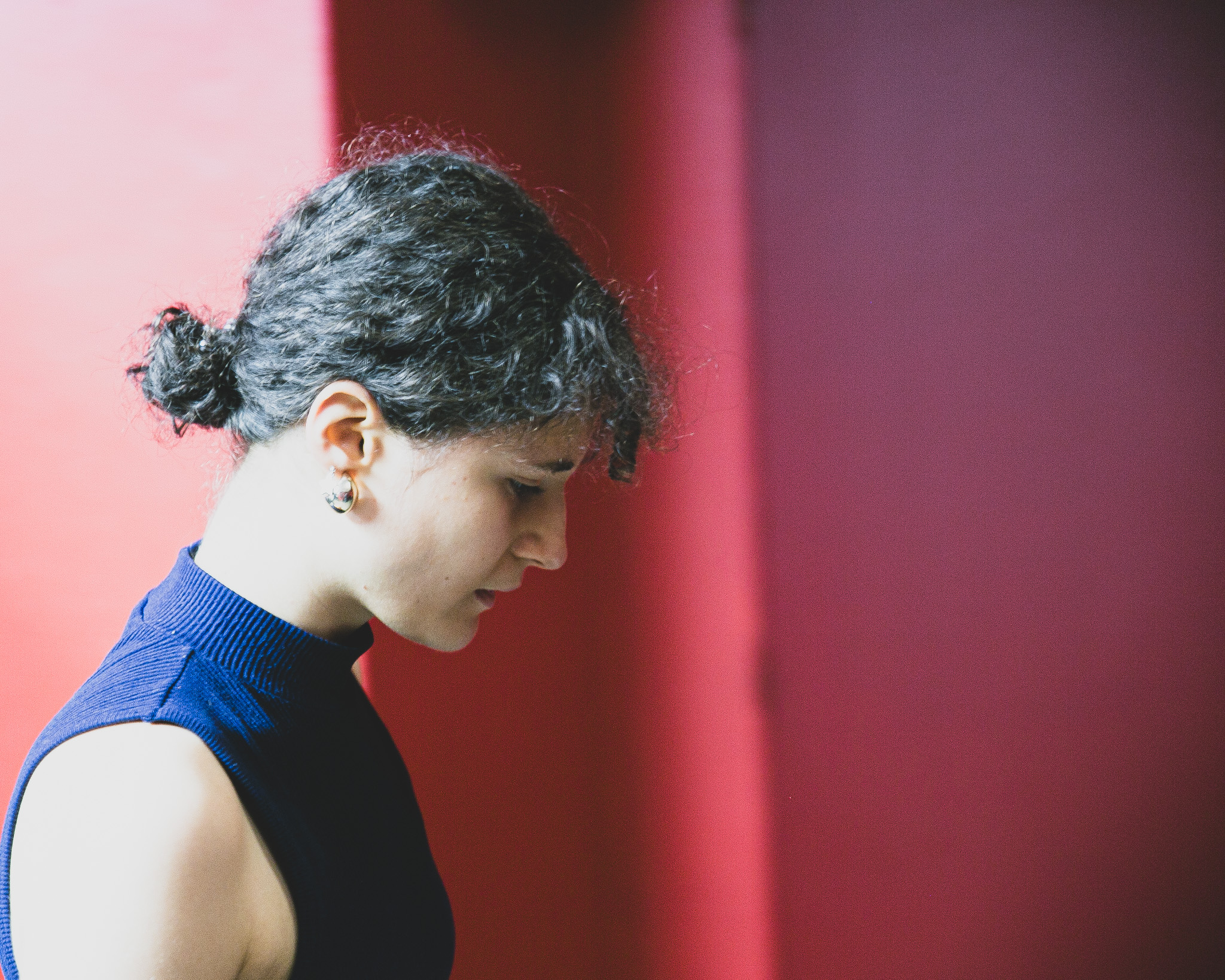 Une comédien se préparant à passer un casting TV à Paris