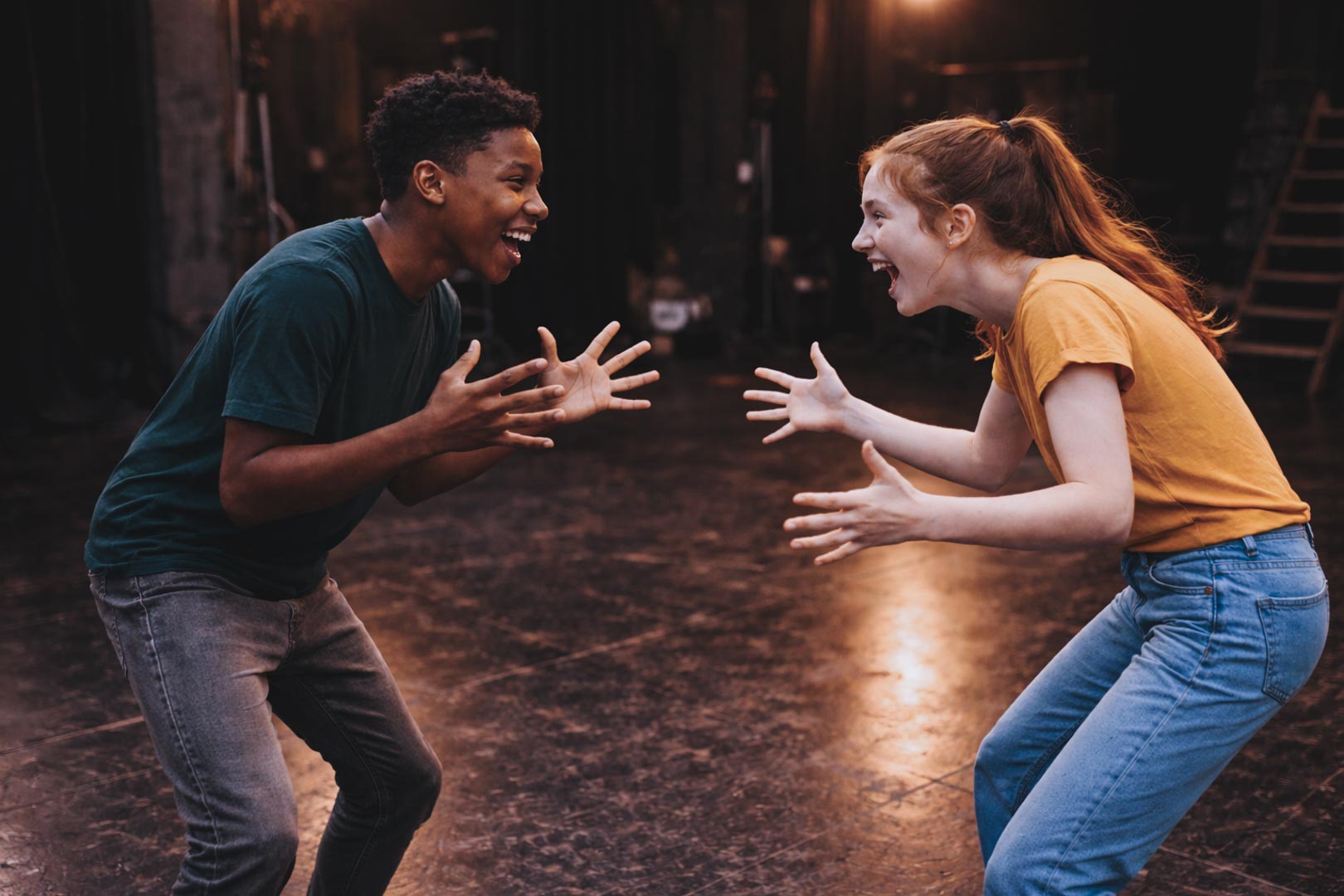 Des élèves dans un cours d'une école de théâtre pour ados à Paris.