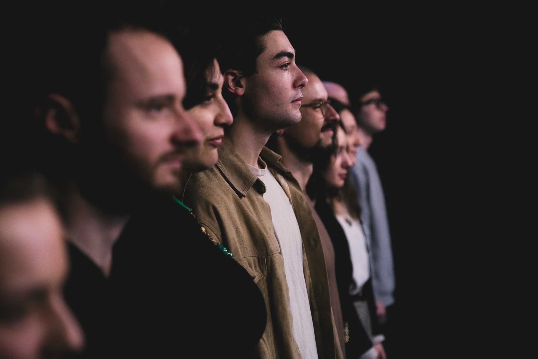Atelier théâtre dans un cours à Paris sur le regard de l'autre