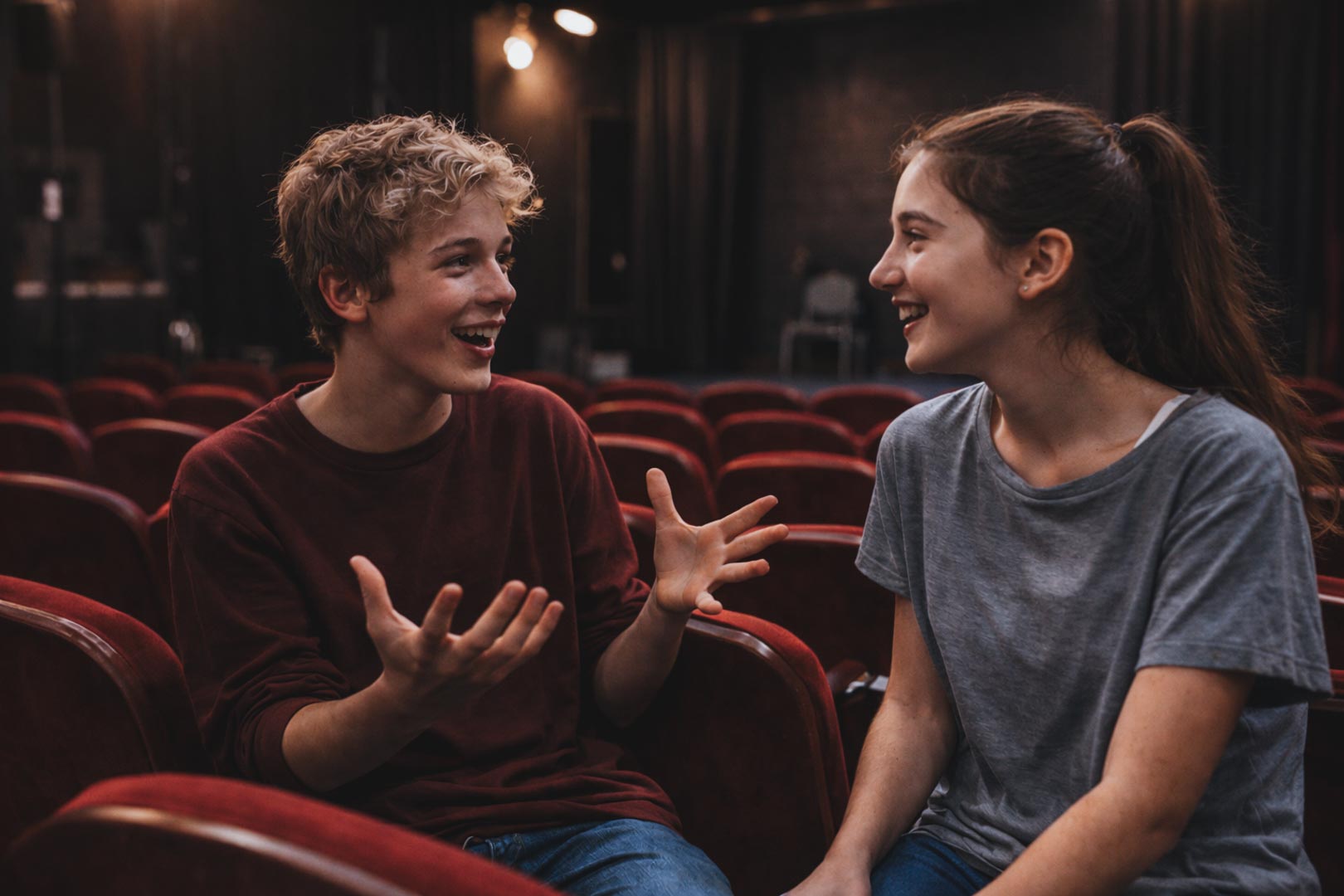 Des élèves d'une école de théâtre pour ados à Paris.