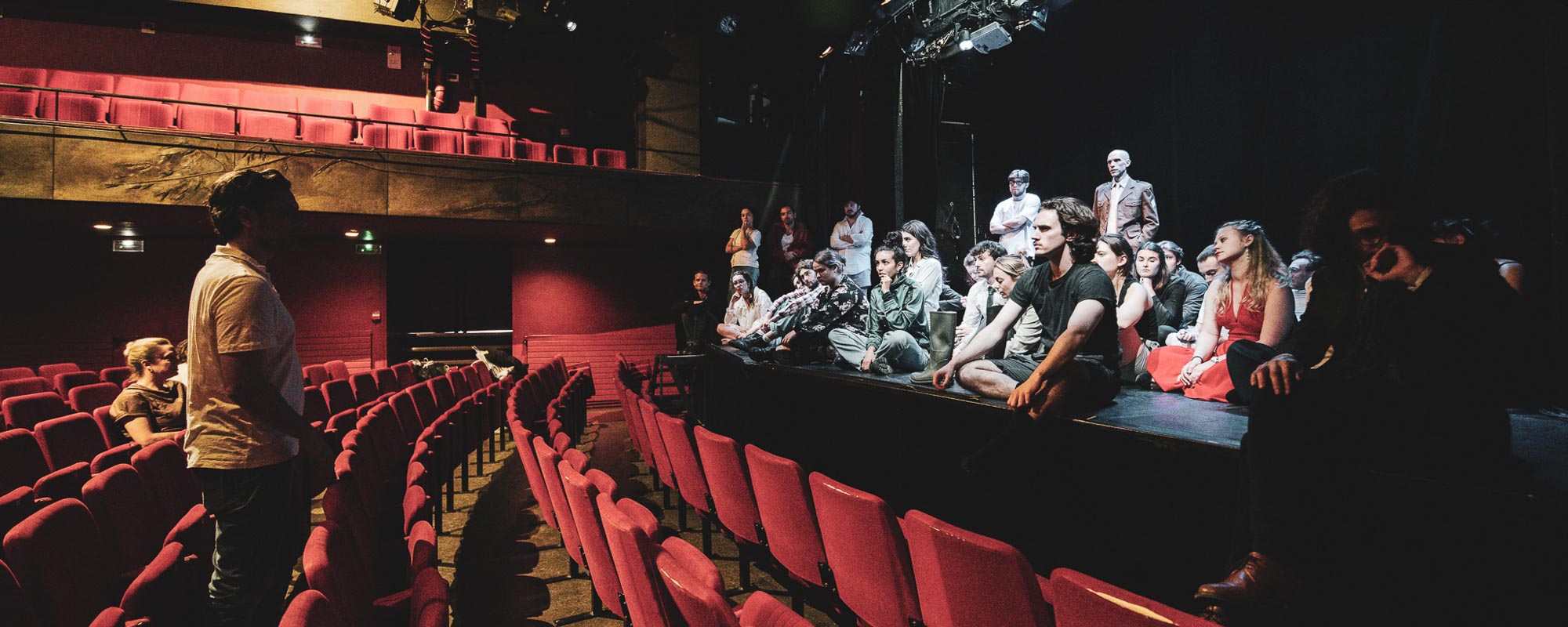 Élèves en répétition au Théâtre Actuel La Bruyère à Paris.