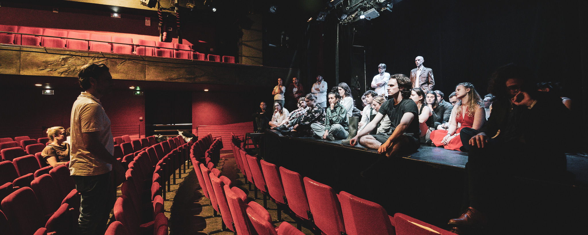 Élèves en répétition au Théâtre Actuel La Bruyère à Paris