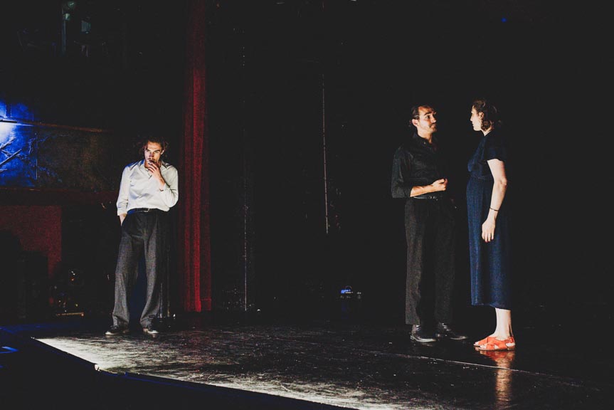 Des élèves d'une école nationale de théâtre à Paris.