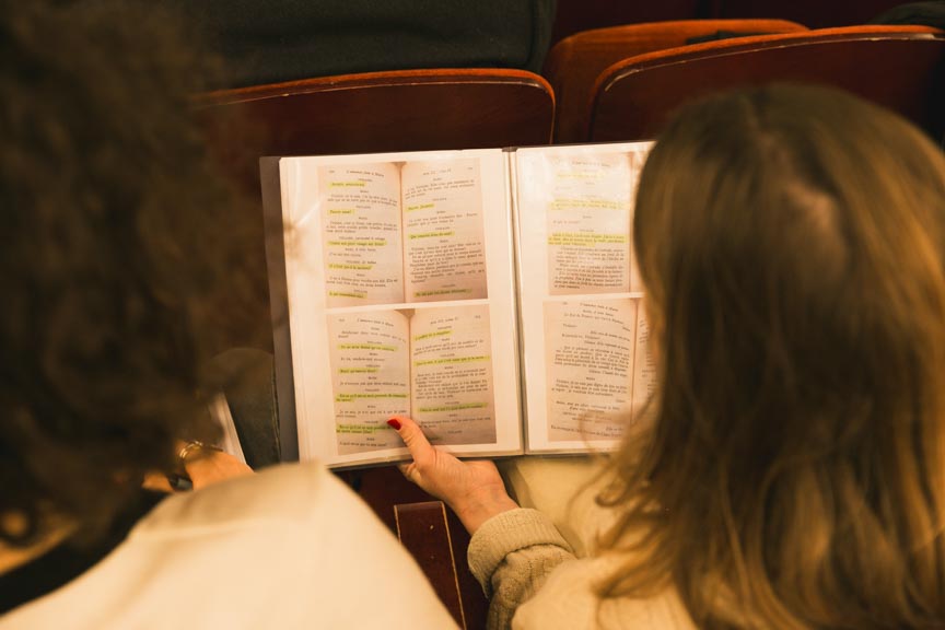 Texte de théâtre dans une école à Paris.