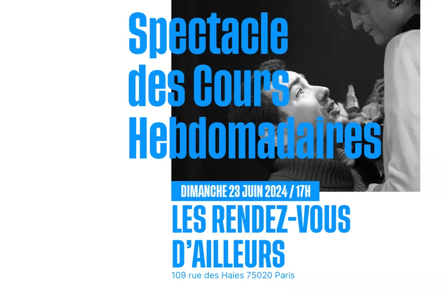 Spectacle d'un cours de théâtre pour adultes à Paris.